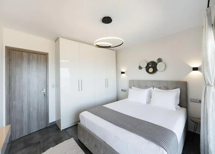 Adam's Apartman *